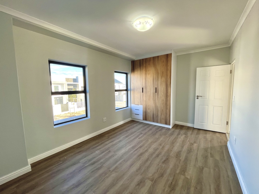 To Let 4 Bedroom Property for Rent in Sandown Western Cape